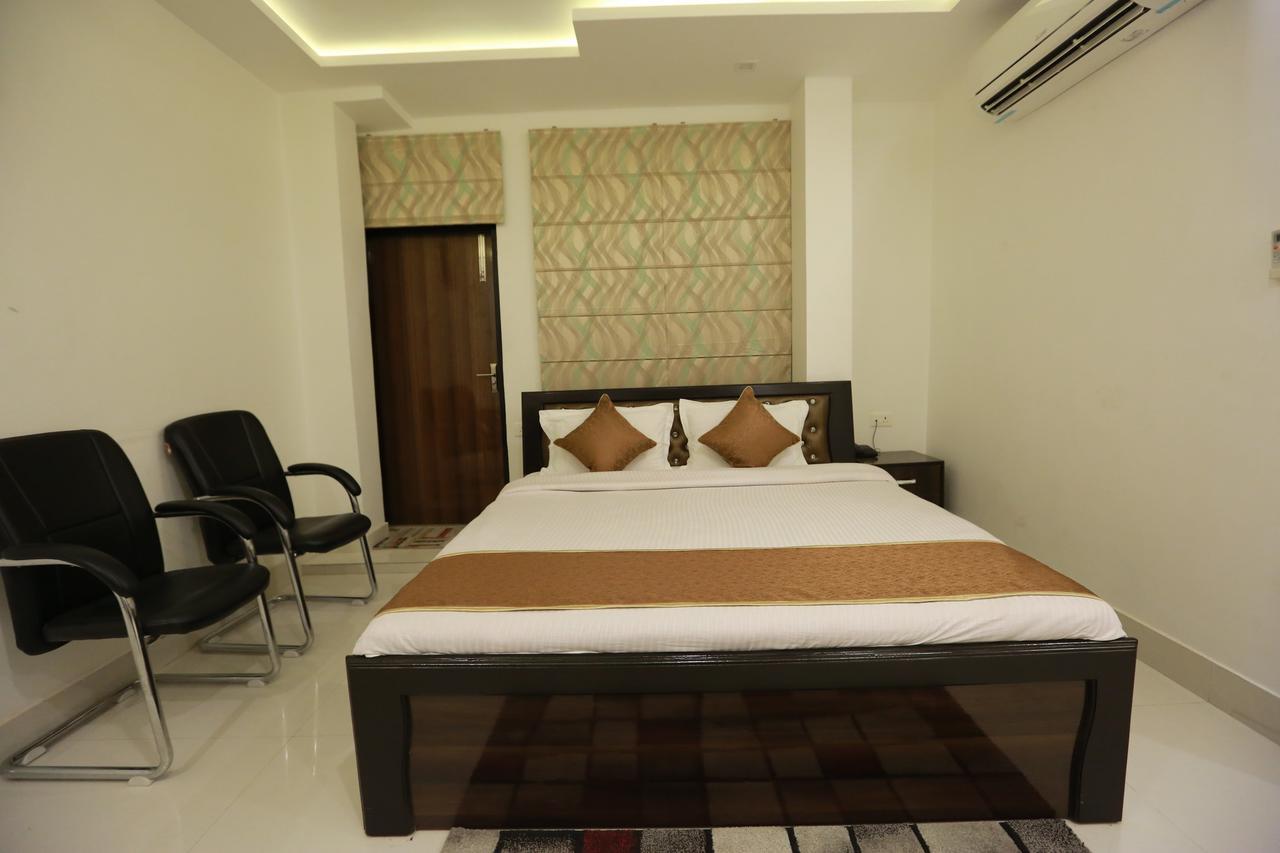 Oyo 8837 Hotel Surya Galaxy Kanpur Eksteriør billede